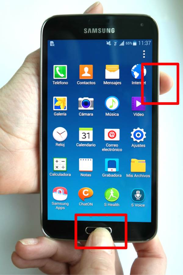Captura de pantalla Samsung J7 con la mano